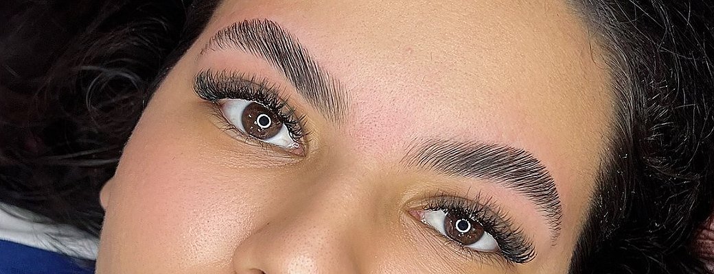 Sobrancelha e olho de outra cliente depois da Brow Lamination